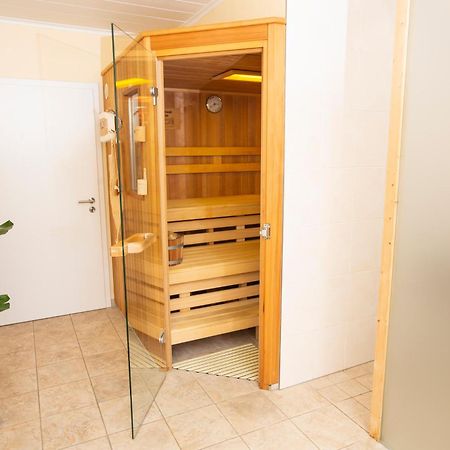 Hotel-Pension Haus Holtdirk リップシュタット エクステリア 写真