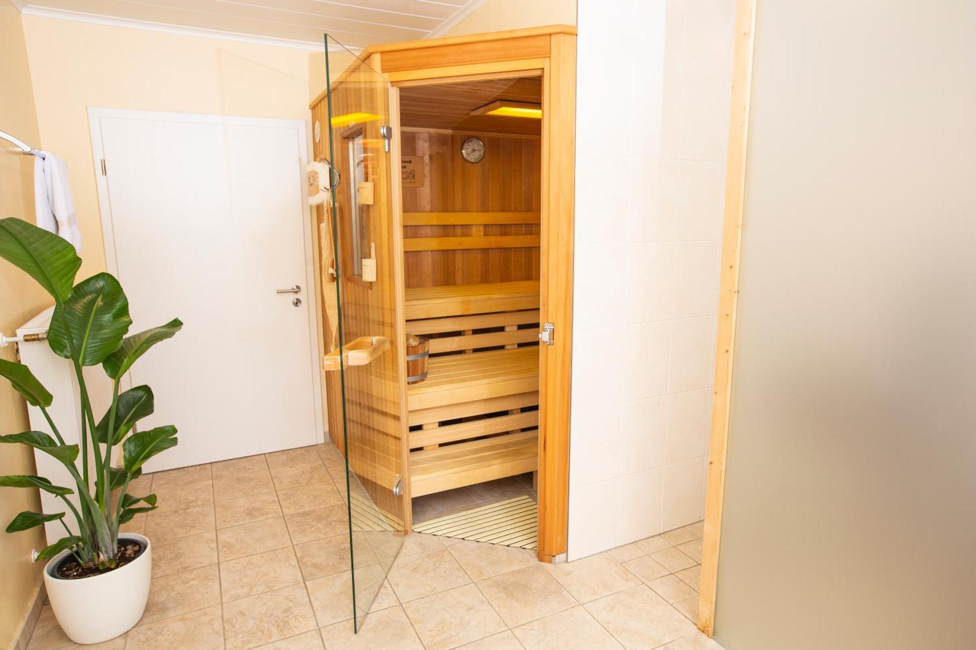 Hotel-Pension Haus Holtdirk リップシュタット エクステリア 写真