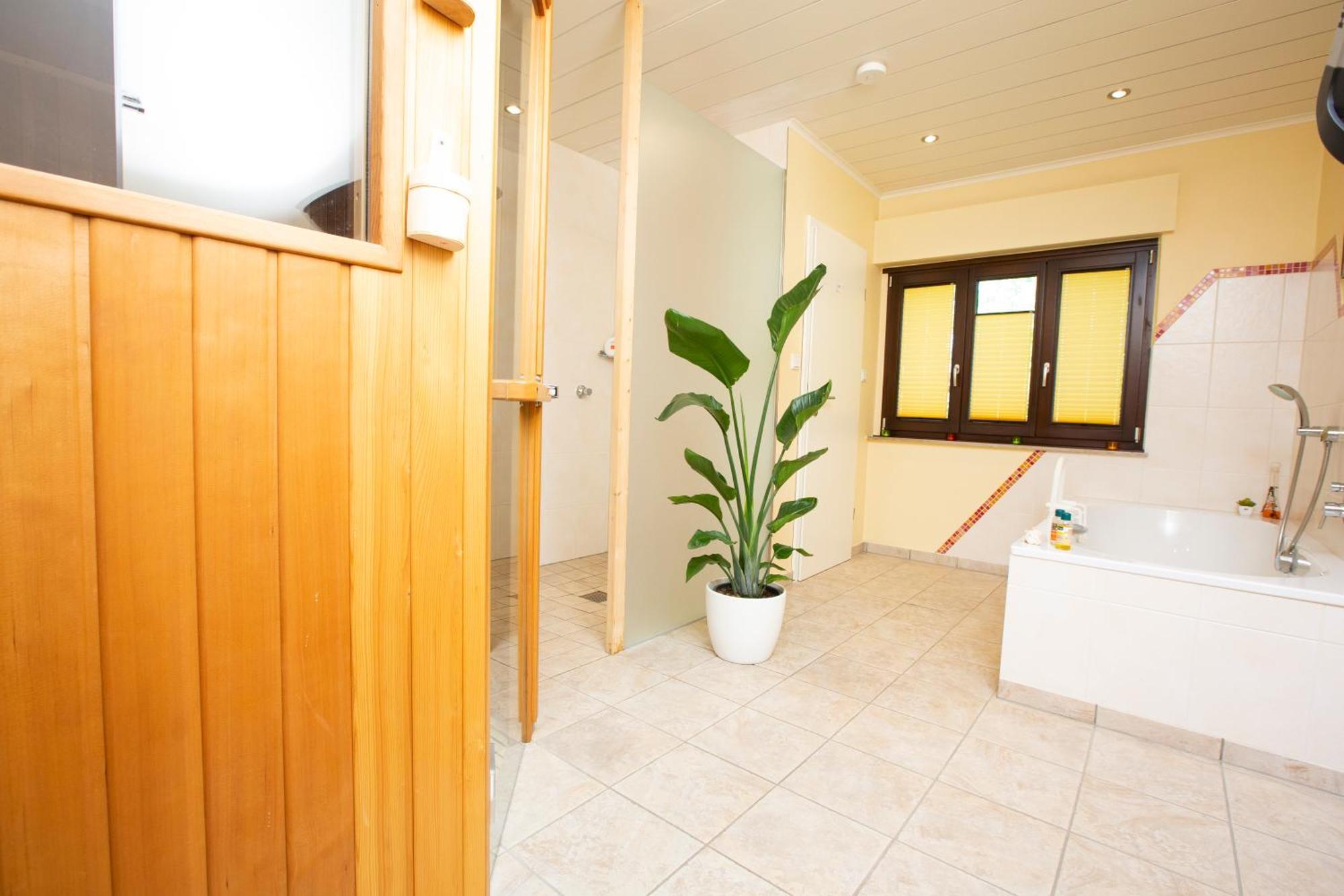 Hotel-Pension Haus Holtdirk リップシュタット エクステリア 写真