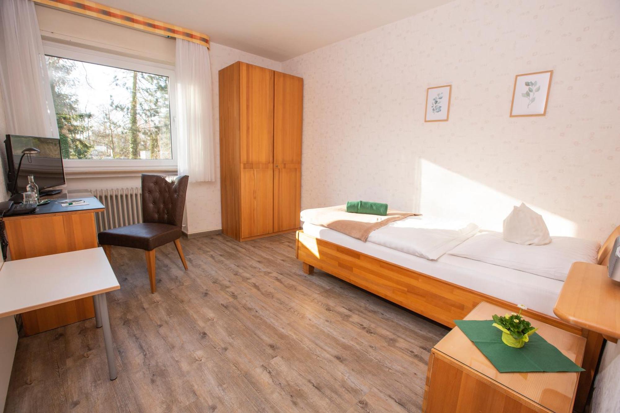 Hotel-Pension Haus Holtdirk リップシュタット エクステリア 写真