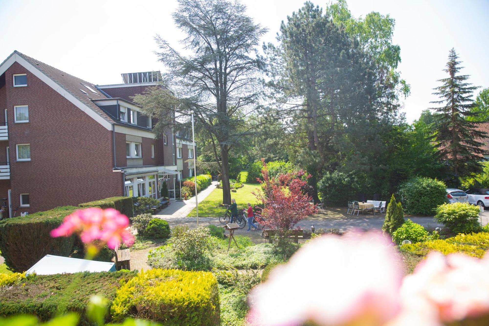 Hotel-Pension Haus Holtdirk リップシュタット エクステリア 写真